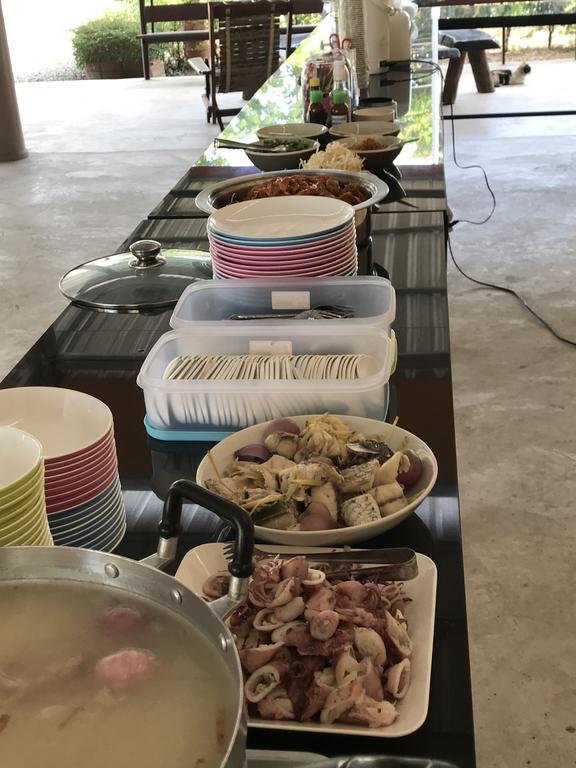 Sangtong Beach Resort Laem Sing Ngoại thất bức ảnh