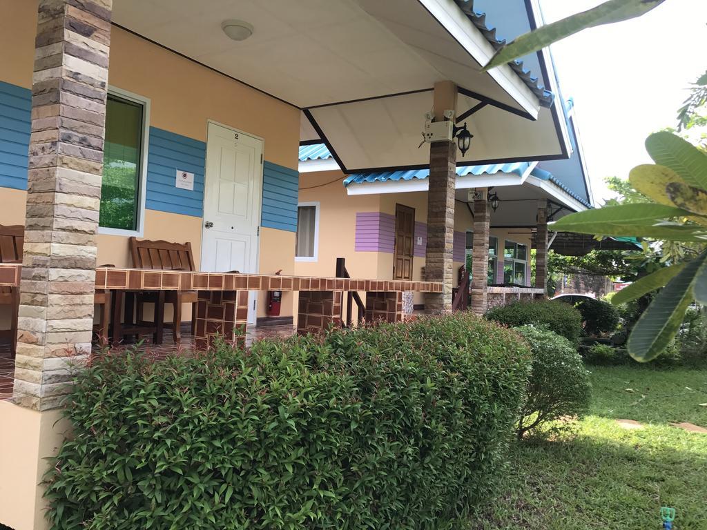Sangtong Beach Resort Laem Sing Ngoại thất bức ảnh