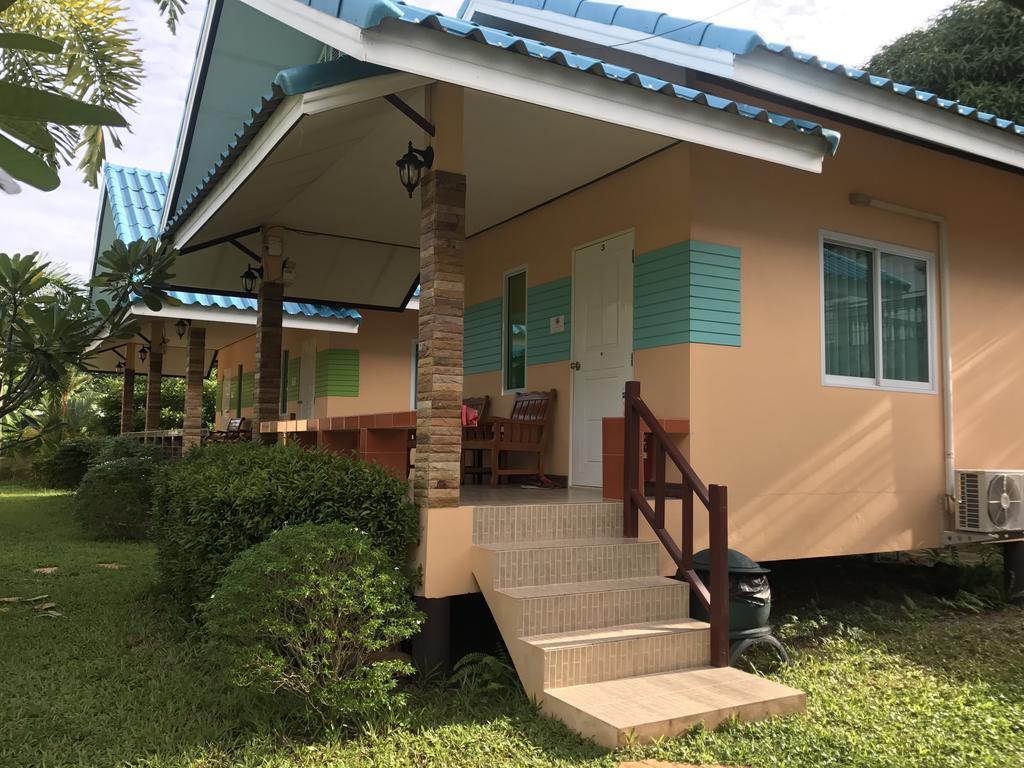 Sangtong Beach Resort Laem Sing Ngoại thất bức ảnh