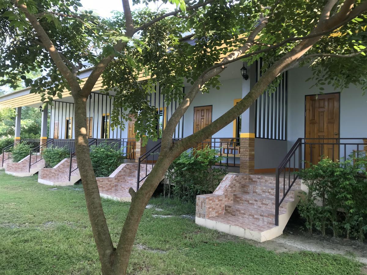 Sangtong Beach Resort Laem Sing Ngoại thất bức ảnh