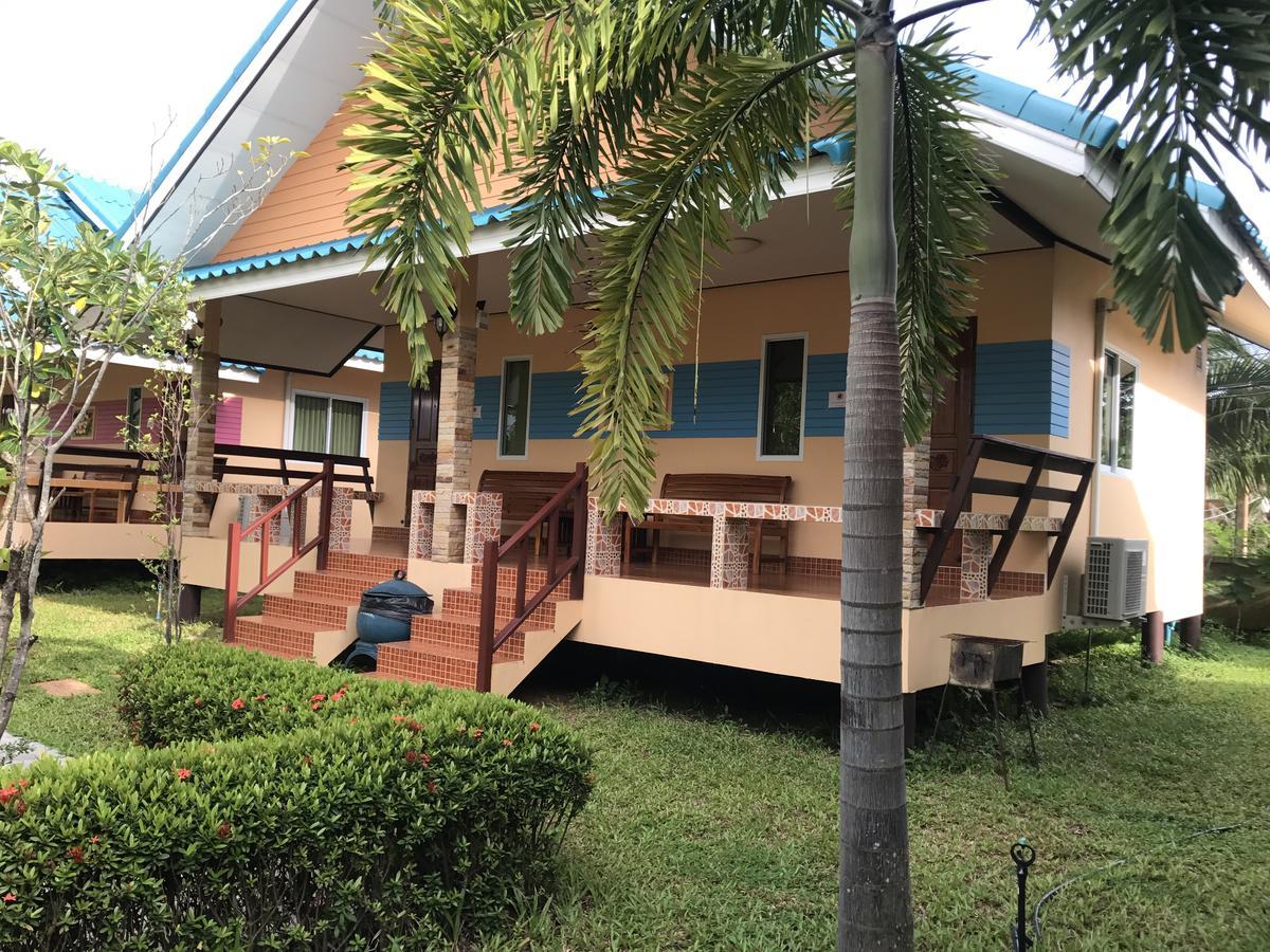 Sangtong Beach Resort Laem Sing Ngoại thất bức ảnh
