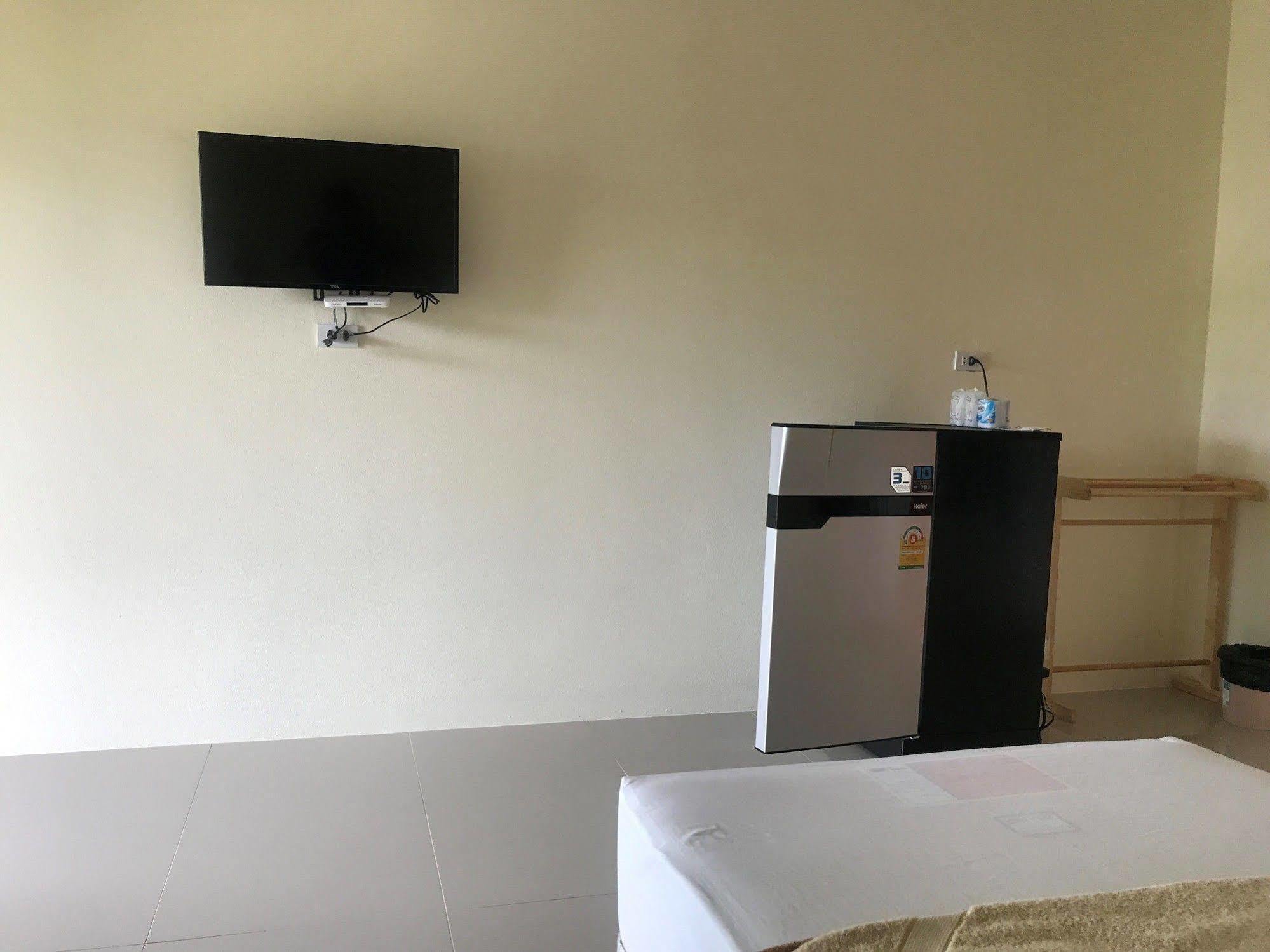 Sangtong Beach Resort Laem Sing Ngoại thất bức ảnh