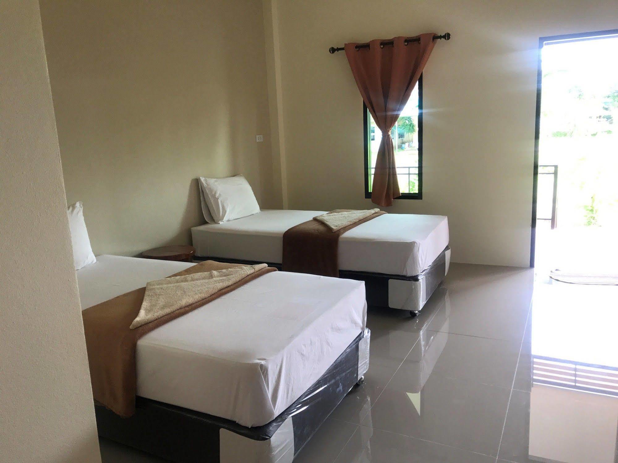 Sangtong Beach Resort Laem Sing Ngoại thất bức ảnh
