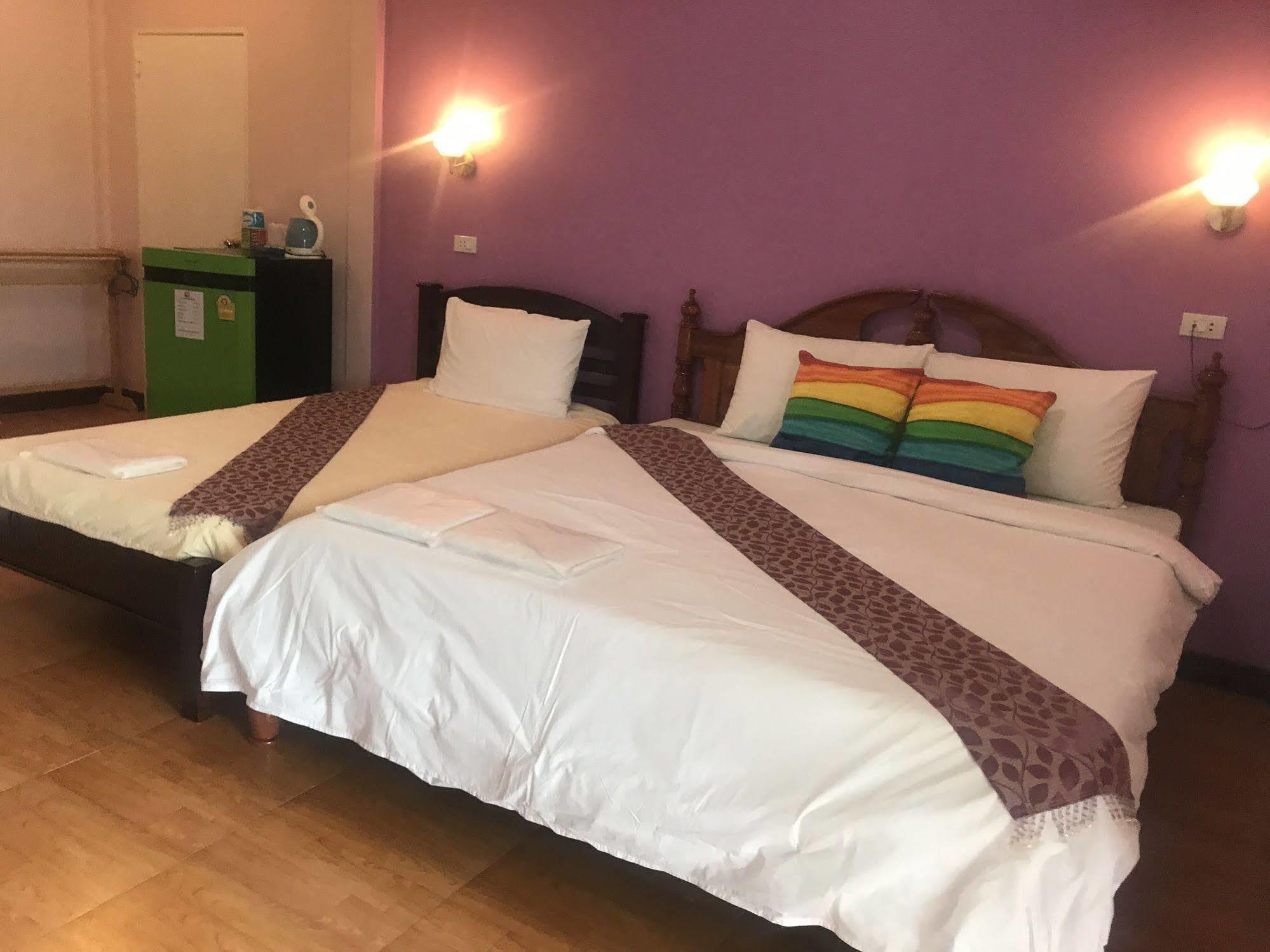Sangtong Beach Resort Laem Sing Ngoại thất bức ảnh