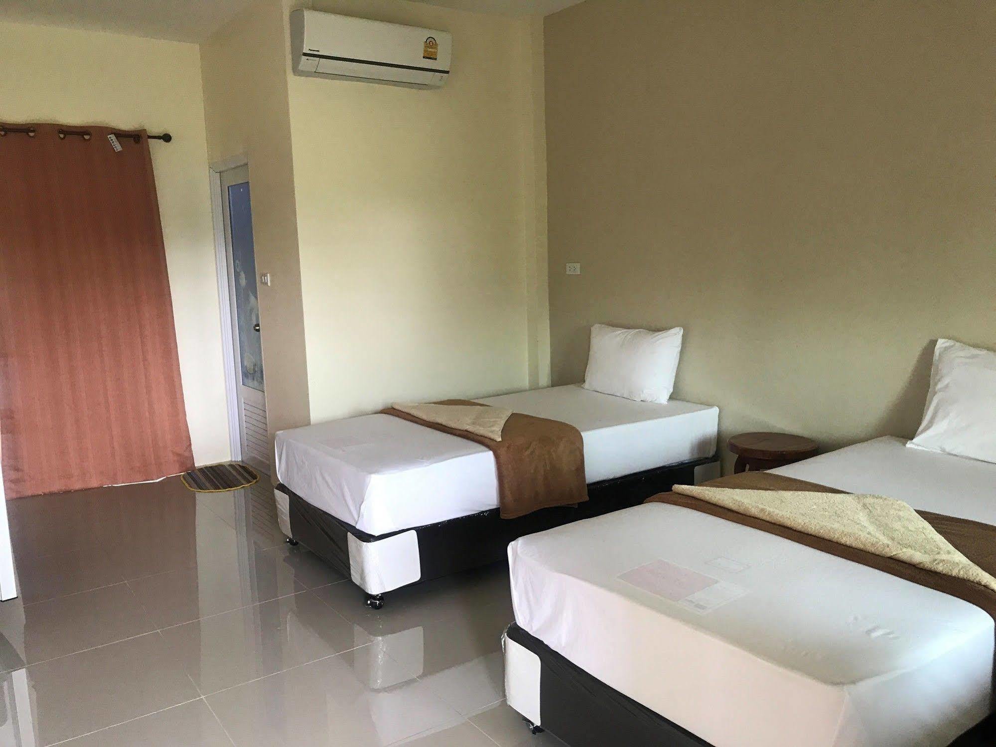 Sangtong Beach Resort Laem Sing Ngoại thất bức ảnh