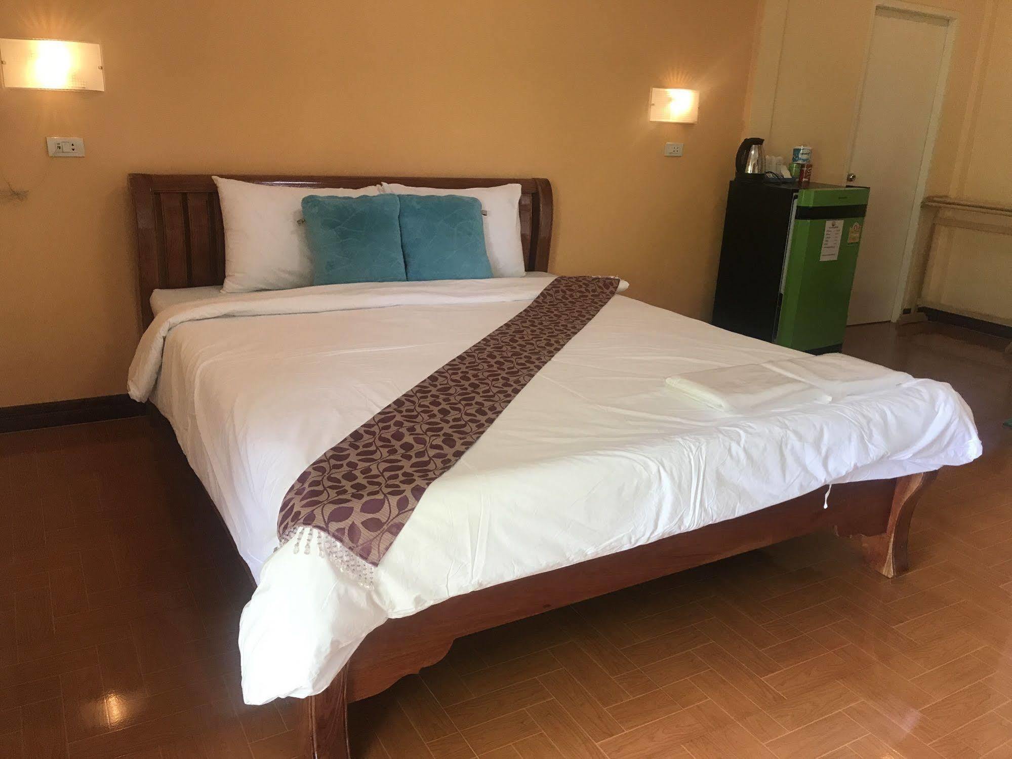 Sangtong Beach Resort Laem Sing Ngoại thất bức ảnh