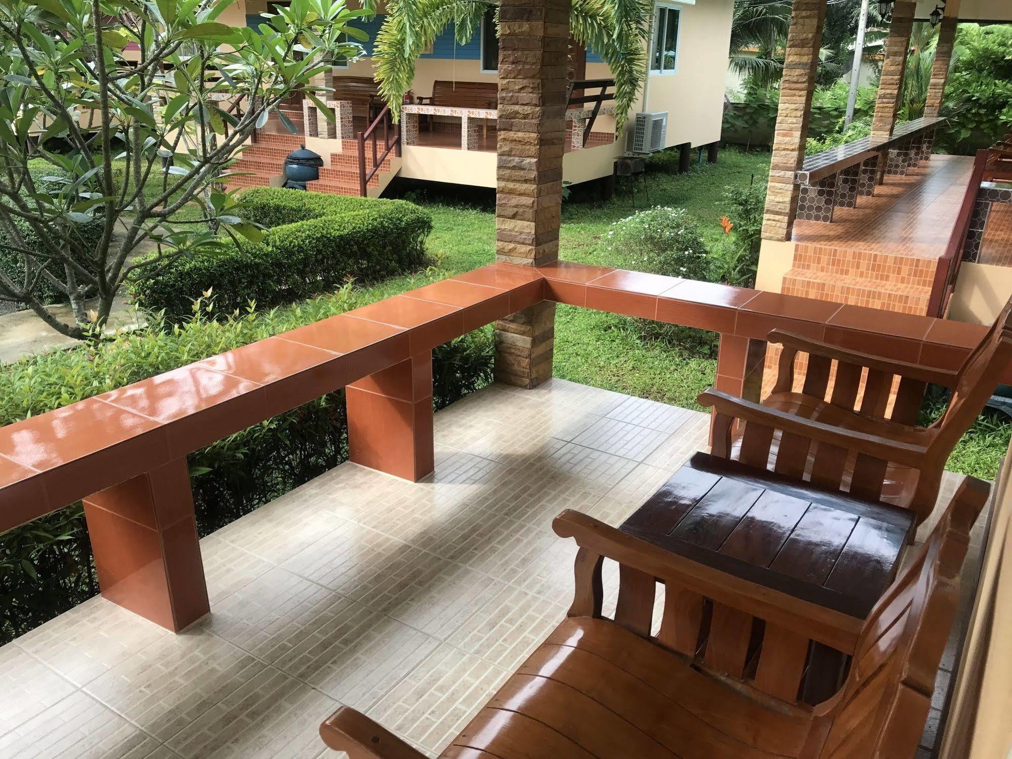 Sangtong Beach Resort Laem Sing Ngoại thất bức ảnh