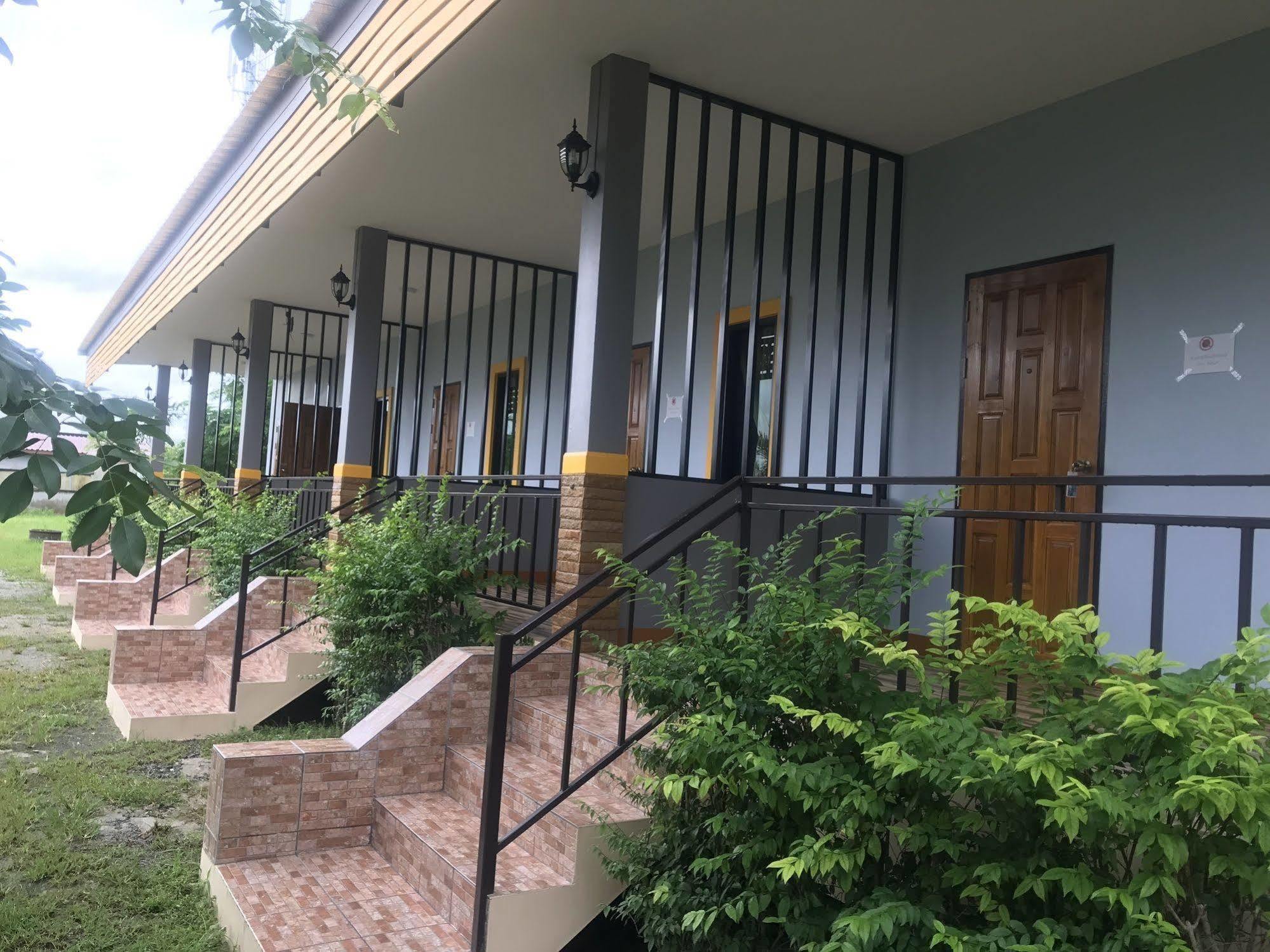Sangtong Beach Resort Laem Sing Ngoại thất bức ảnh