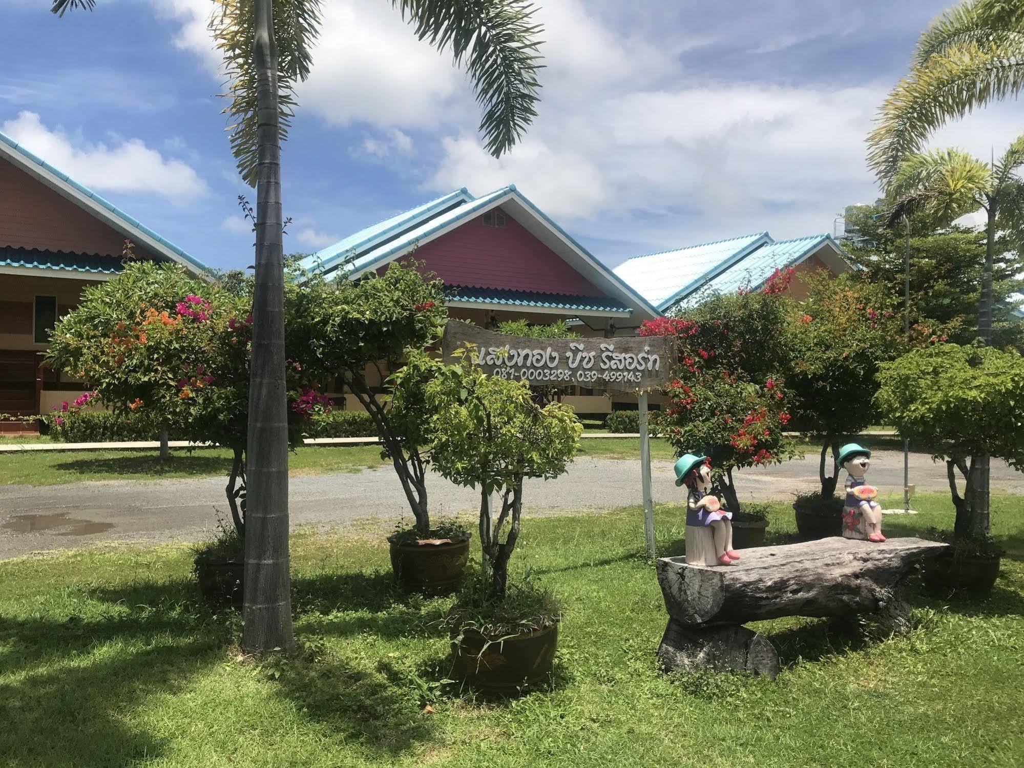 Sangtong Beach Resort Laem Sing Ngoại thất bức ảnh
