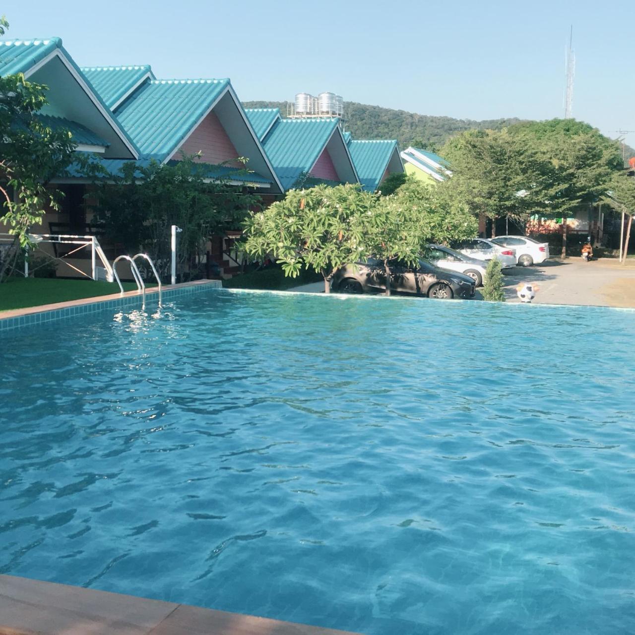 Sangtong Beach Resort Laem Sing Ngoại thất bức ảnh