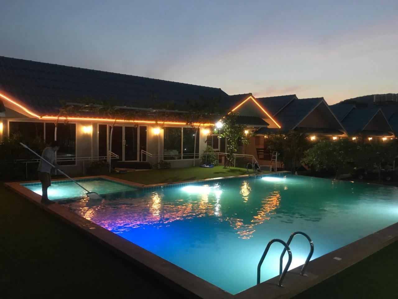 Sangtong Beach Resort Laem Sing Ngoại thất bức ảnh